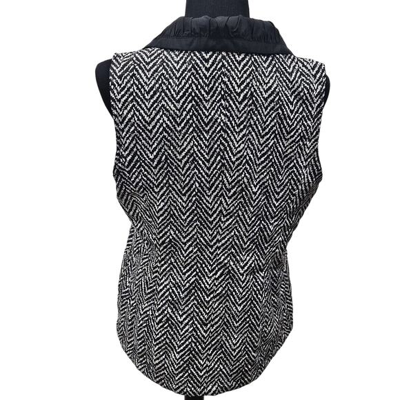 Chicos Chevron Pattern Quilted Vest Ruched Black Collar Zip Front Pockets Size 8 - Picture 2 of 12